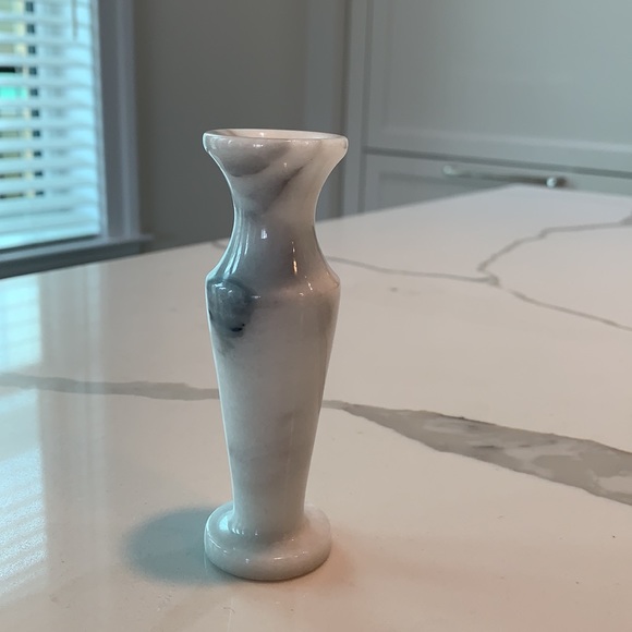Marble bud vase - Picture 4 of 7